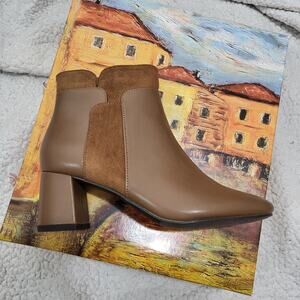 NIB Bella Vita Women's Medley Boots    Cognac   SIZE  5.5